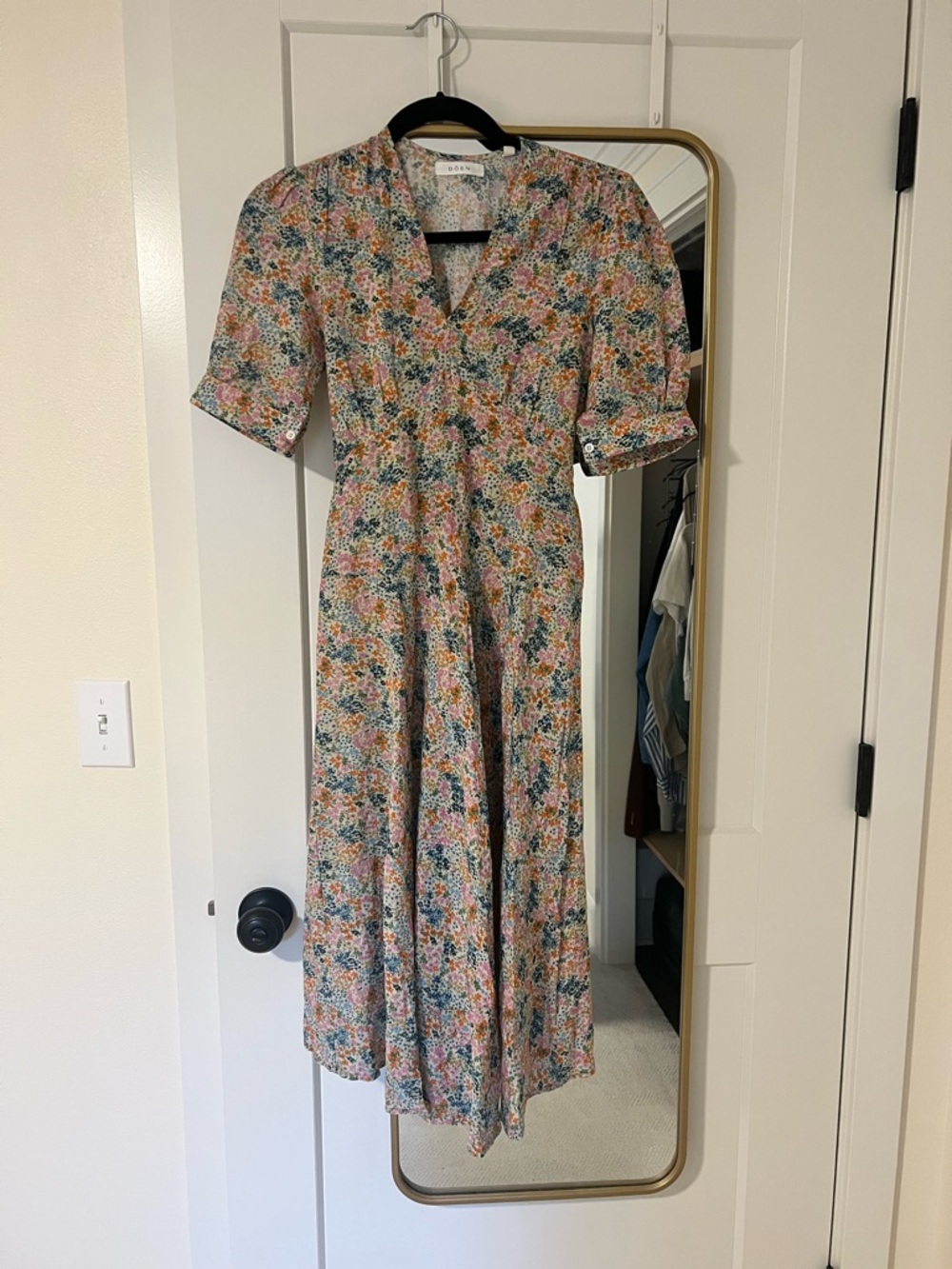 Doen Floral Maxi Dress in Cream with Blue & Pink Bouquet Print - Picture 2 of 10
